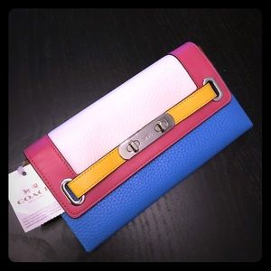 NEW WITH TAGS authentic coach snap wallet